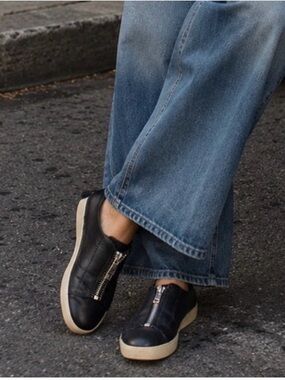⭐️ Frye Leather Slip-On Mules | Minimalist Chic | Size 9